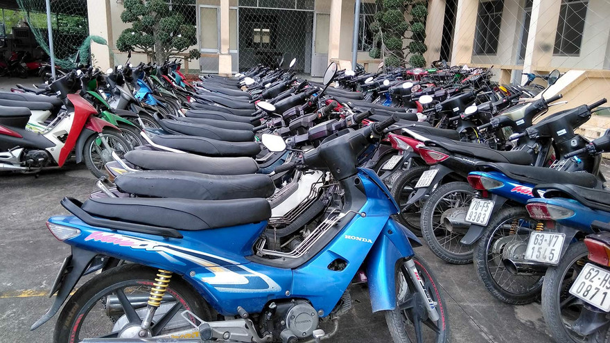 90 xe mô tô các loại đang được cơ quan chức năng tạm giữ. 
