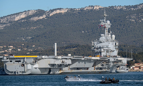 Tàu sân bay Charles de Gaulle của Pháp rời cảng Toulon ngày 5/3. Ảnh: AFP. 