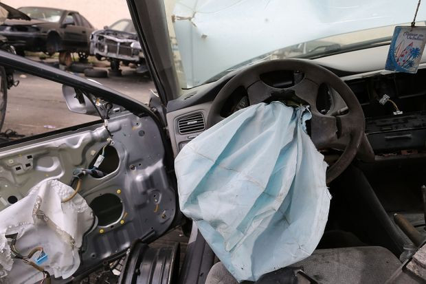 Honda triệu hồi 1,2 triệu xe do lỗi túi khí Takata. Ảnh: The Globe and Mail