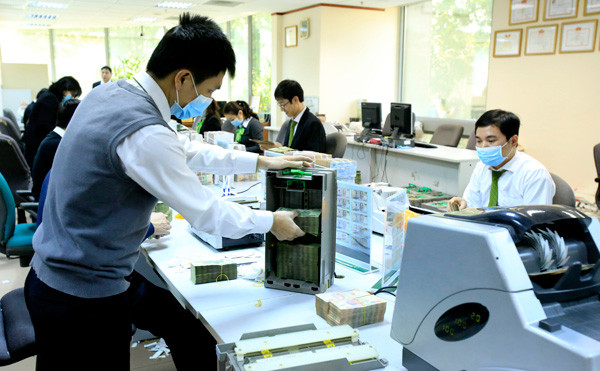 Trung bình mỗi nhân viên phải kiểm đếm 6-7 tỷ đồng /ngày Ảnh: Như Ý