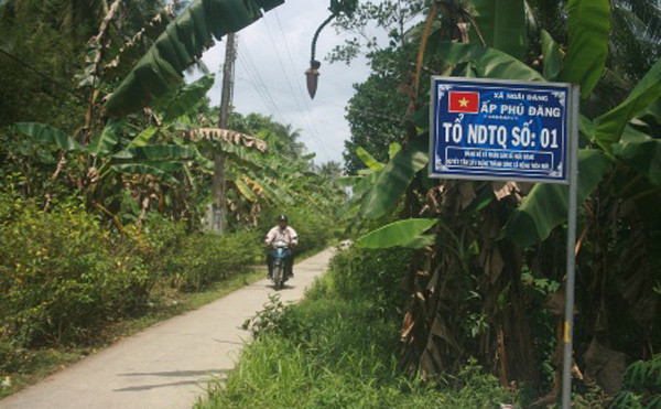 Đường vào ấp Phú Đăng