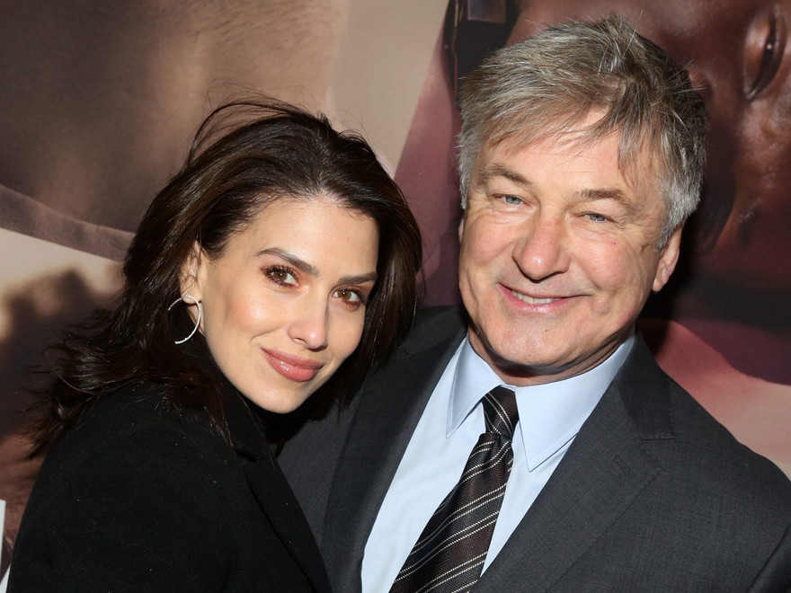 Alec Baldwin đón con thứ 8 ở tuổi 64