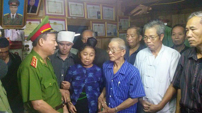 Thứ trưởng Bộ Công an chia buồn, động viên gia đình đại úy Lường Phát Chiêm	