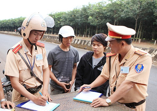 Công khai danh tính cán bộ can thiệp vi phạm an toàn giao thông