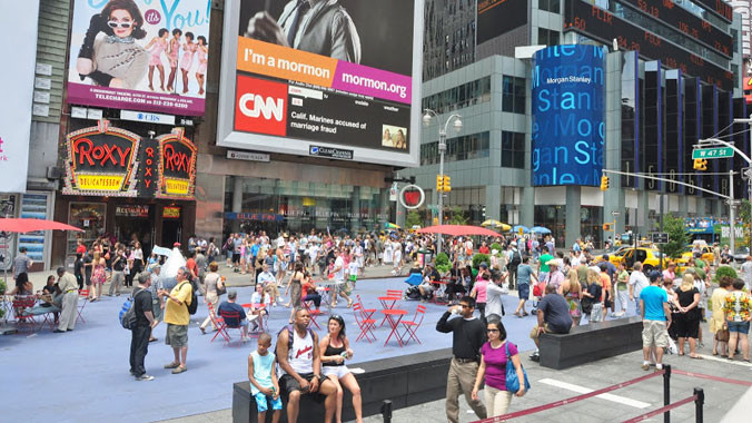 Quanh Time Square có nhiều món ăn Việt thu hút du khách. Ảnh: Hải Anh