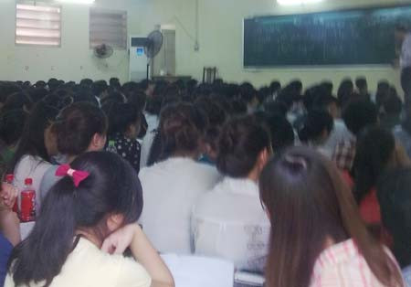Một lò luyện thi đại học. Ảnh minh họa