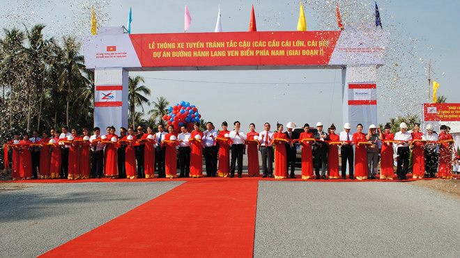 Thông xe cầu Cái Lớn, Cái Bé 