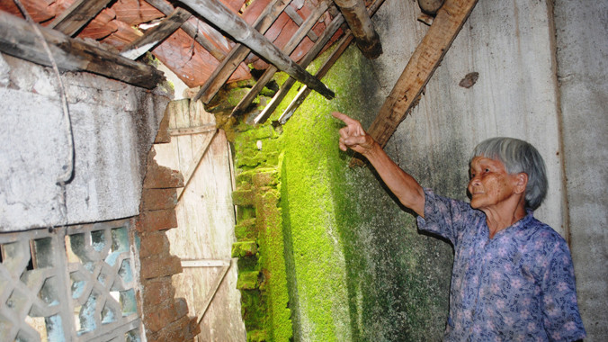 Mẹ liệt sỹ ở trong nhà xuống cấp