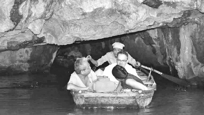 Du khách quốc tế ngày càng biết đến Tràng An hơn. Ảnh: Minh Đức 