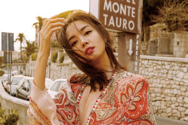 Hoa hậu Thế giới Trương Tử Lâm thông báo tin vui mang bầu vào ngày đầu năm