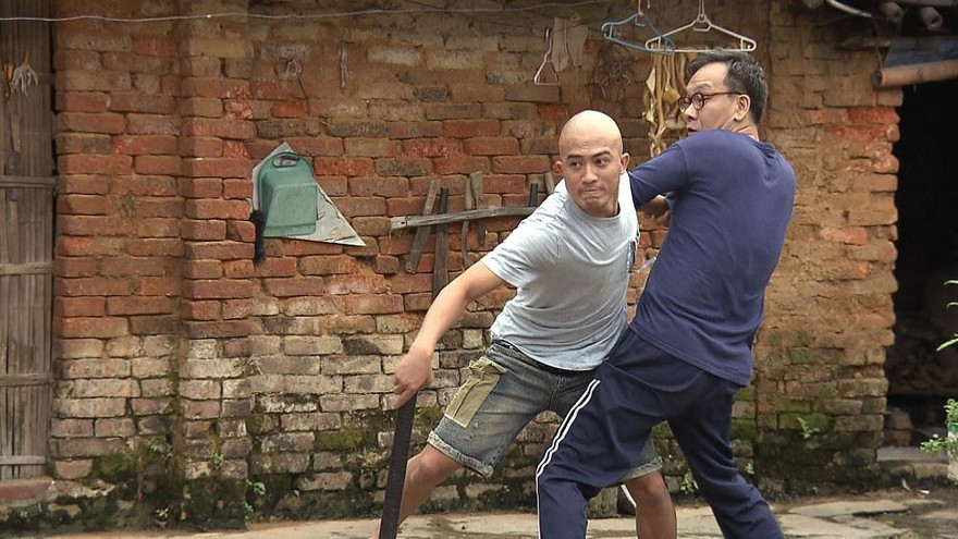 Phố trong làng tập 4: Hoài (Trần Vân) lấy lòng Nam (Anh Tuấn), Mến (Doãn Quốc Đam) đánh vợ