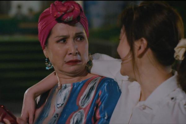 NSND Lan Hương hai lần choáng váng vì 'con dâu' say rượu nổi loạn