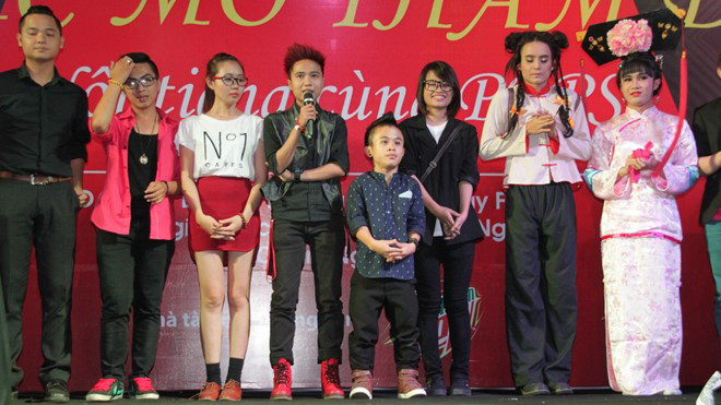 Tối 19/1, tại TP.HCM đã diễn ra buổi giao lưu giữa các nhóm làm phim đang được giới trẻ yêu thích như DAMtv, BB&BG với khán giả.