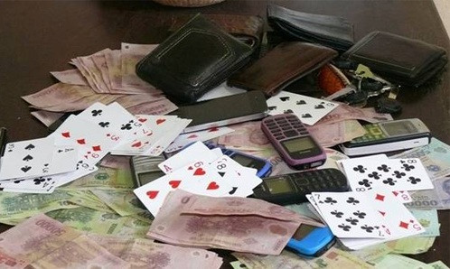 5 hiệu trưởng, giáo viên bị khởi tố về tội đánh bạc