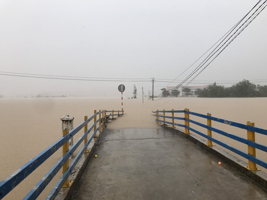 Nhiều nơi ở Khánh Hoà ngập lụt sau bão số 12