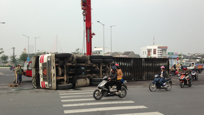 Hiện trường vụ lật xe