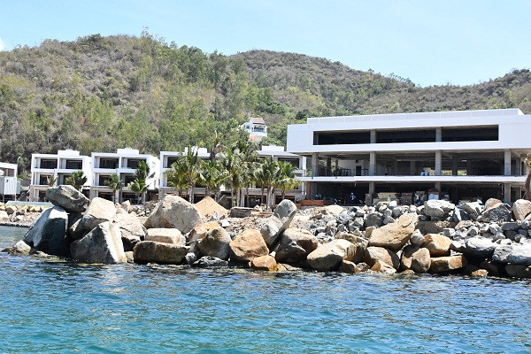 Dự án du lịch Hồ Tiên ngang nhiên đổ đá lấn vịnh Nha Trang