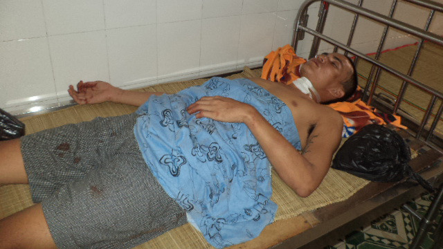 Nhân đang được cấp cứu tại bệnh viện