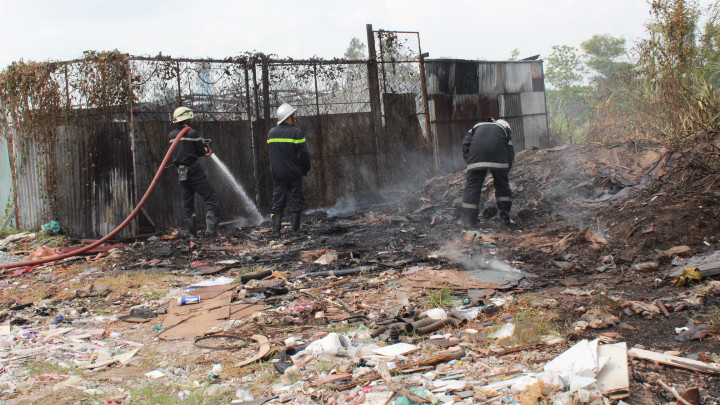 Cháy hơn 500 xe máy, ô tô ở bãi giữ xe 