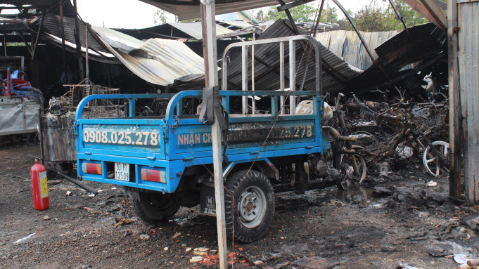 Nhiều xe cháy thành than