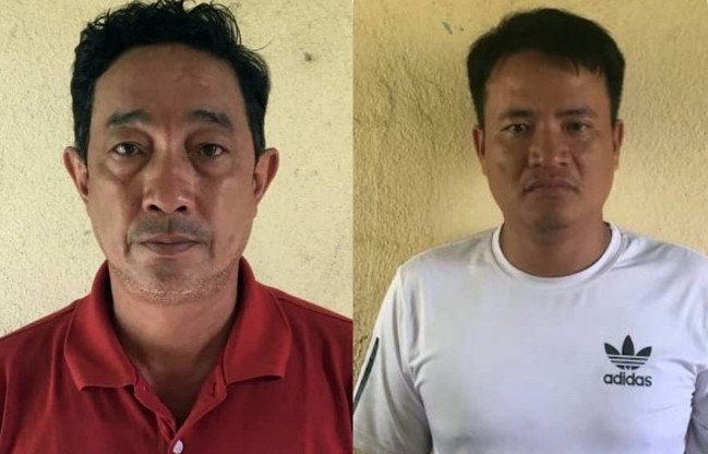 Phan Văn Dũng (áo đỏ) và Nguyễn Văn Uần tại cơ quan công an.