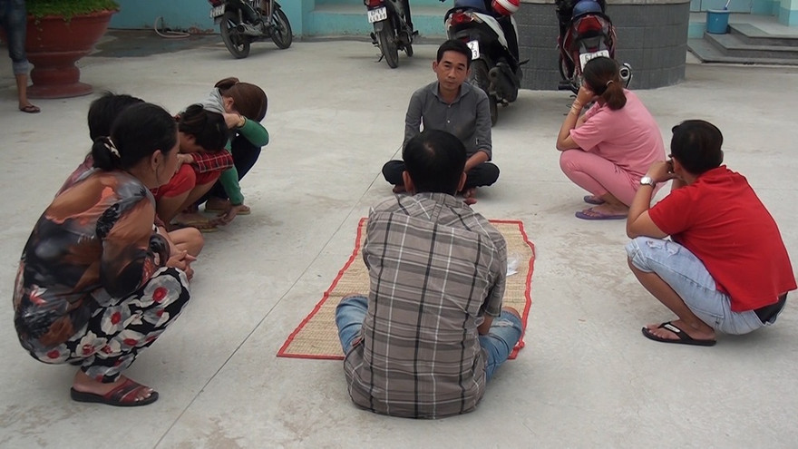 8 đối tượng tham gia đánh bạc.