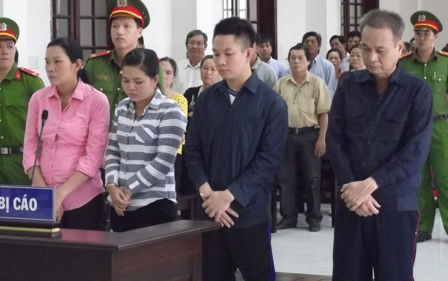 Các bị cáo tại phiên toà.