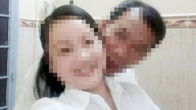 Hình ảnh gần gũi giữa ông L. và bà O. 