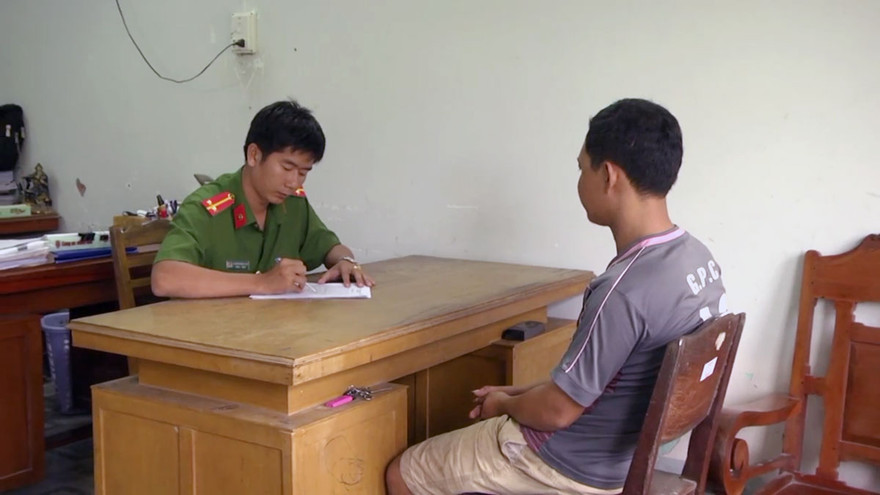 Đối tượng Giảng Phú Châu tại cơ quan công an