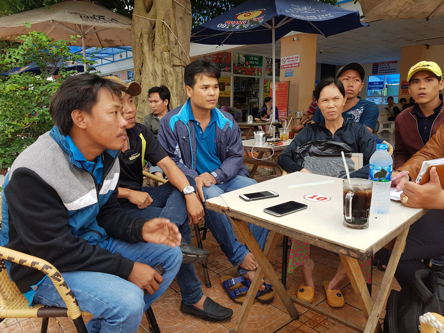 Người nhà nạn nhân cung cấp thông tin cho PV. Ảnh Nhật Huy