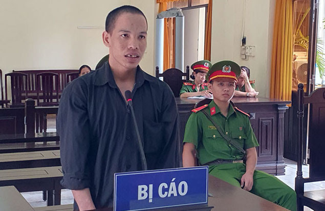 Bị cáo Lê Trung Léo tại phiên toà. Ảnh Văn Vũ