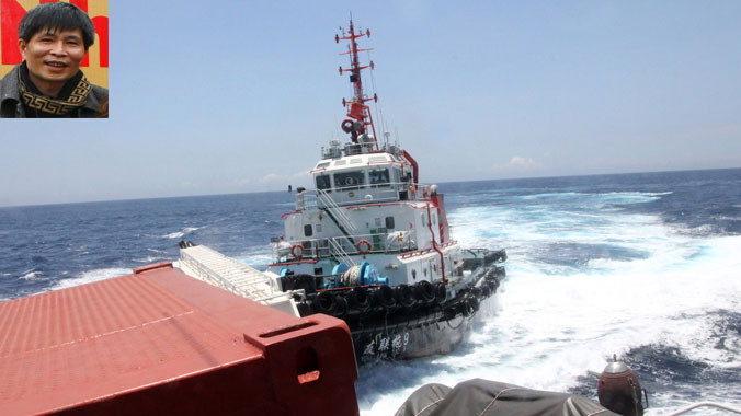 Tàu lai dắt đẩy ủi Hữu Liên 9 đâm vào mạn trái tàu kiểm ngư HP-926 của Việt Nam. Ảnh: Công Khanh