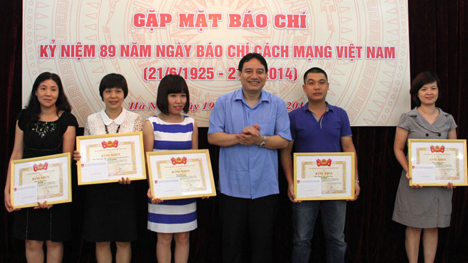 T.Ư Đoàn khen thưởng phóng viên