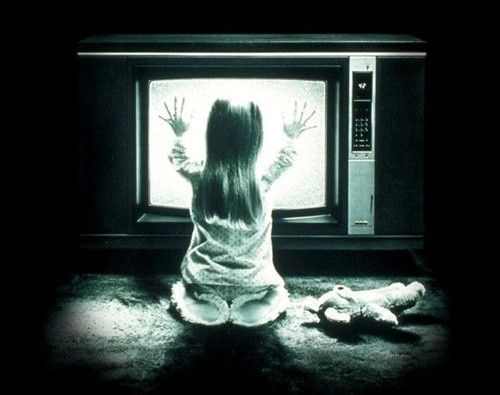  Poltergeist là bộ phim kinh dị đạt doanh thu cao nhất năm 1983. 