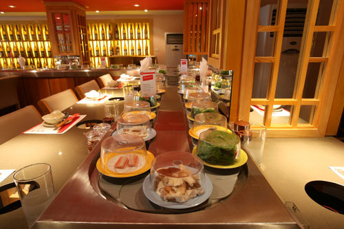  Khu lẩu băng chuyền của một nhà hàng trong hệ thống Kichi Kichi