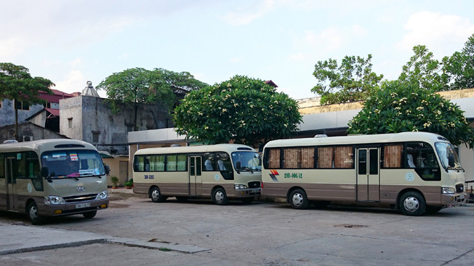 Mâu thuẫn phát sinh từ việc ăn chia trong dịch vụ xe ô tô phục vụ nhà tang lễ BV Thanh Nhàn. Ảnh: Như Ý