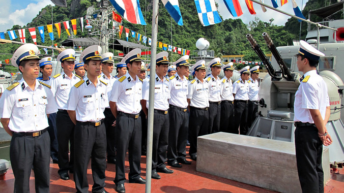 Quán triệt nhiệm vụ trước khi đi biển