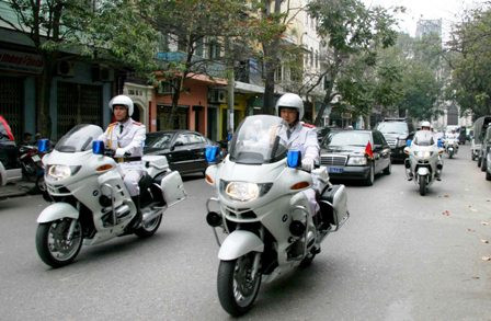  Thủ tướng Nguyễn Tấn Dũng vừa ký Quyết định 40/2014/QĐ-TTg về tiêu chuẩn, định mức và chế độ quản lý, sử dụng xe ô tô trong Công an nhân dân. Ảnh minh họa.