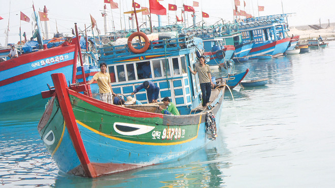 Tàu cá ông Phạm Quang Thạnh (Lý Sơn, Quảng Ngãi) lại chuẩn bị vươn khơi bất chấp hành động sai trái của phía Trung Quốc. Ảnh: anh thư