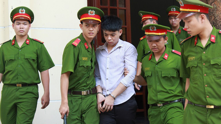 Đạt bị giải đi sau phiên tòa