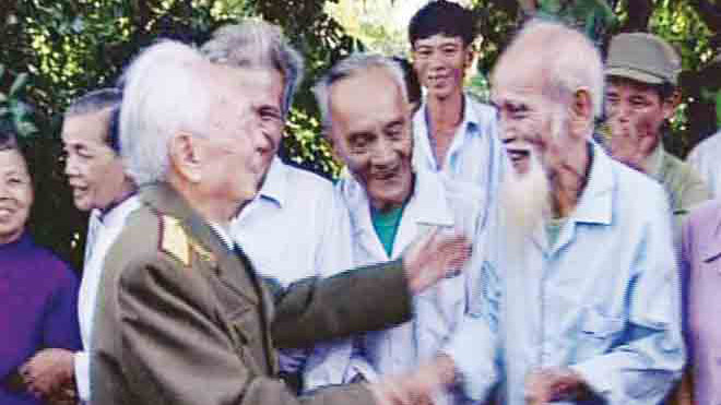 Đại tướng gặp lại bạn cũ đồng niên