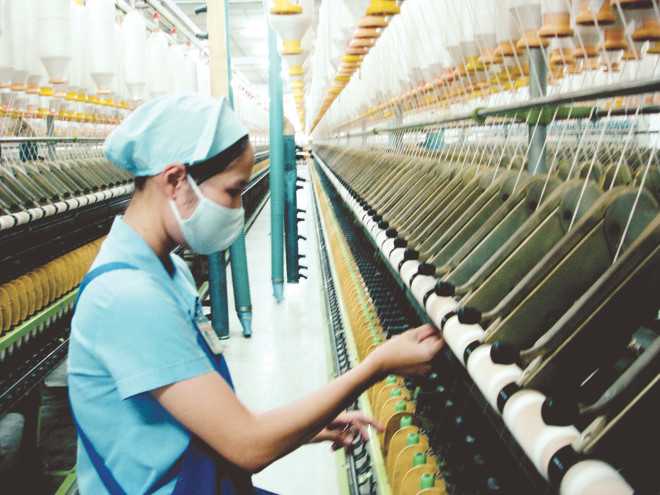 Các doanh nghiệp dệt may đang tập trung đầu tư phát triển nguyên phụ liệu để đón đầu TPP. Ảnh: Đại Dương