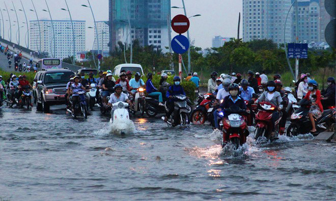 Chính quyền địa phương và người dân khu vực thấp trũng cần chủ động ứng phó với triều cường