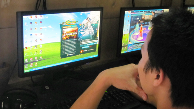 Nghiện game dễ dẫn tới cáu gắt, thích bạo lực, dễ bị kích động. Ảnh minh họa: Như Ý