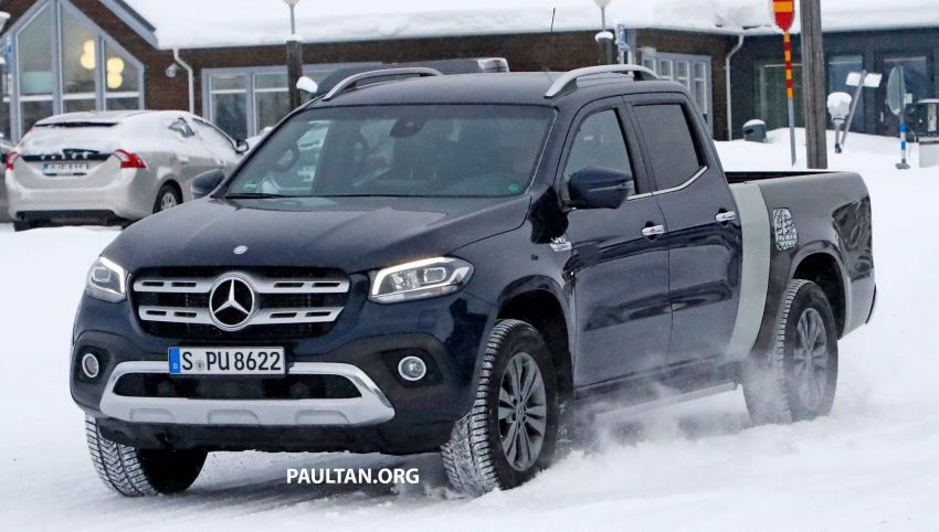 Đầu xe Mercedes-Benz X-Class mới có thiết kế mặt ca-lăng quen thuộc.