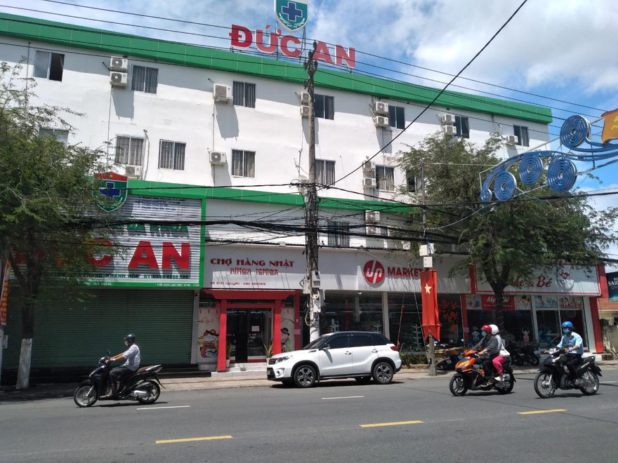 Khu “đất vàng” 23 Thái Nguyên - TP. Nha Trang được cho thuê “tùm lum”, trái quy định. Ảnh: Công Hoan.