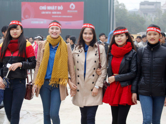 Người đẹp xứ Trà với Chủ Nhật Đỏ