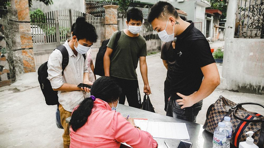 Phong tỏa nơi ở của nhân viên y tế mắc COVID -19 tại Đông Anh