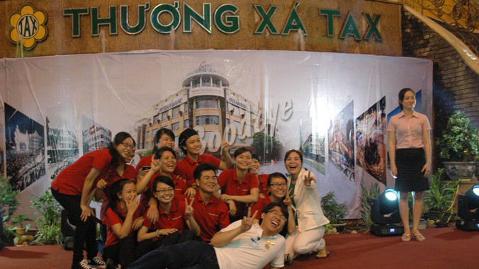 Tấm ảnh kỷ niệm cuối cùng của các bạn trẻ. Ảnh: T.N.A 