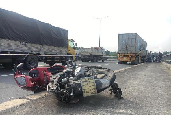 Xe container lấn làn cán chết người đàn ông đi xe máy